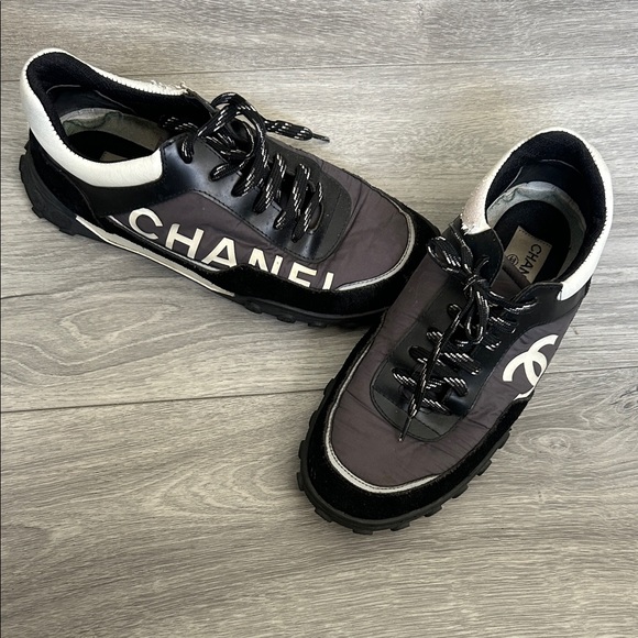 CHANEL Monochrome Woman’s Sneakers sz 38 - Picture 1 of 12
